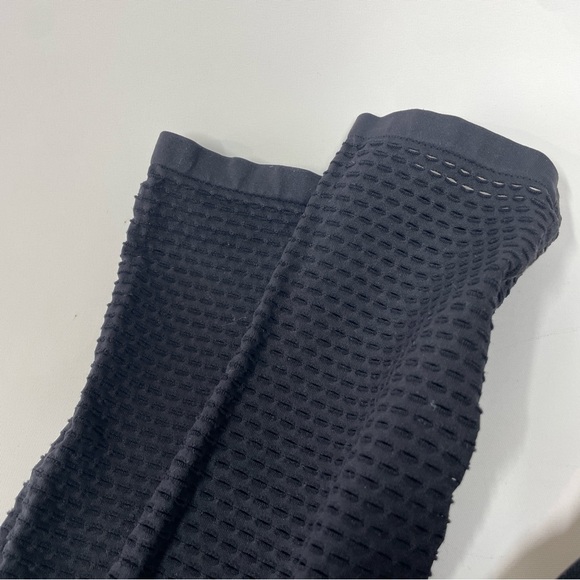 Black Medium Fabletics High-Waisted Seamless Mesh Leggings Women’s Medium - Picture 2 of 3